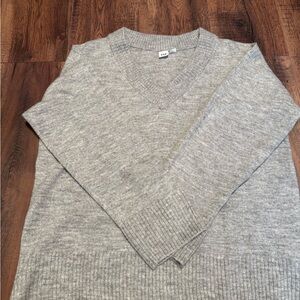 GAP Women's Gray V-Neck Sweater